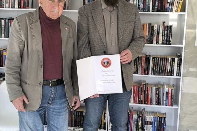 Rozmowy z seniorami o biografii Mariana Jurczyka.